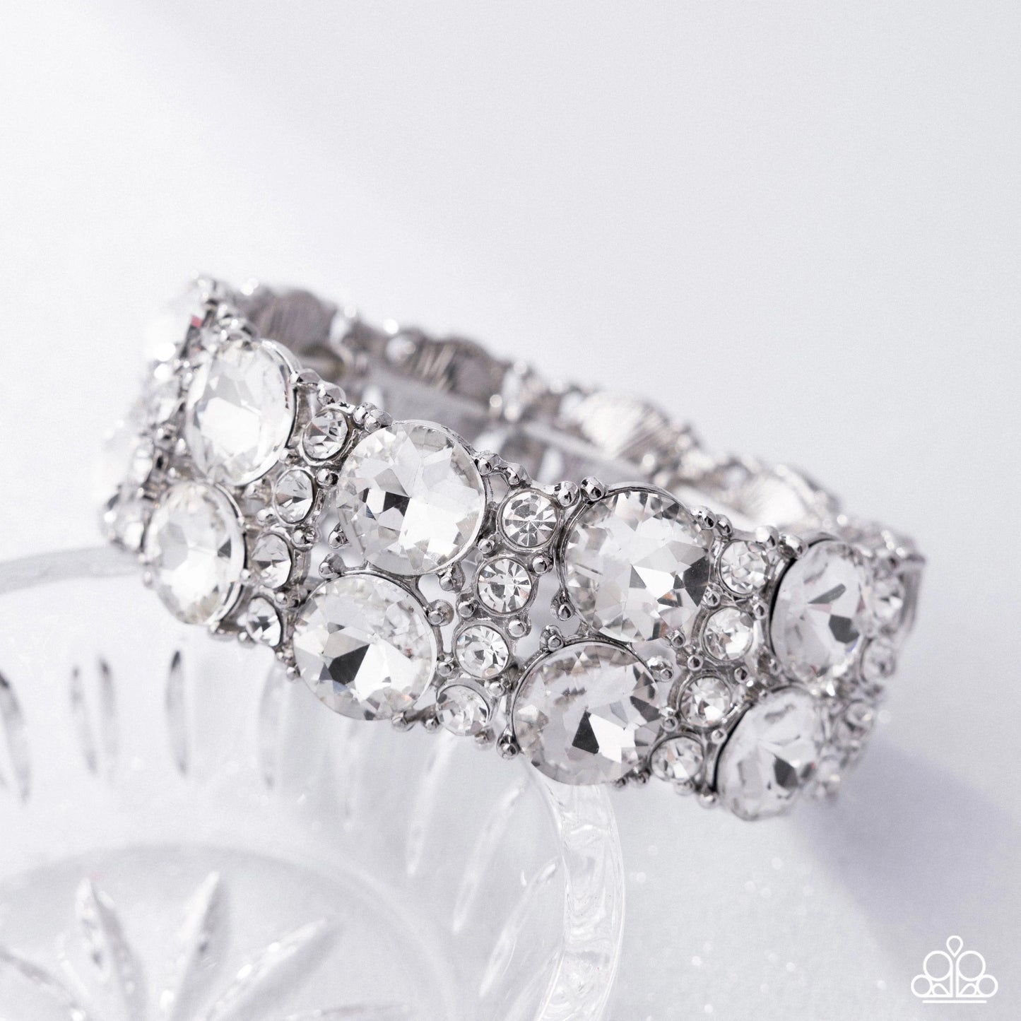 Exact Elegance - white -